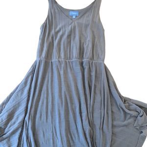 Vera Wang Flowing Sleveless Dress